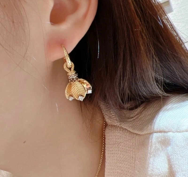 Cartier Earrings Sleek 217316