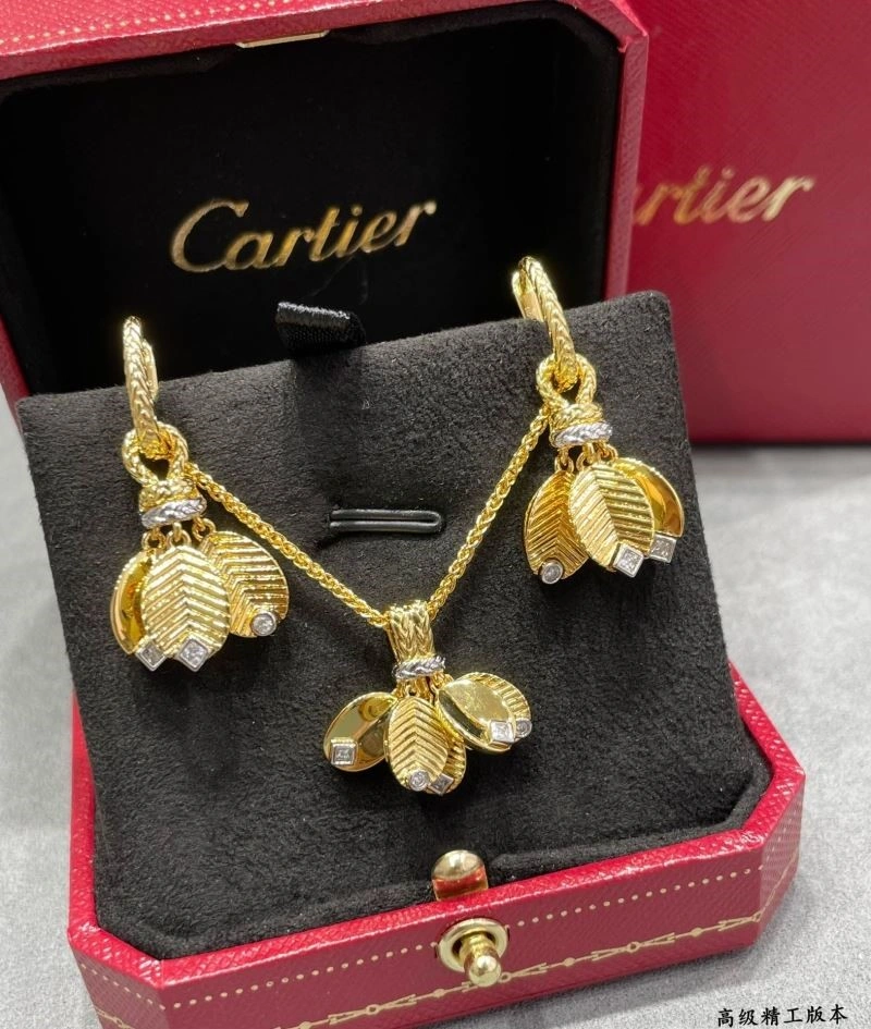 Cartier Earrings Sleek 217316