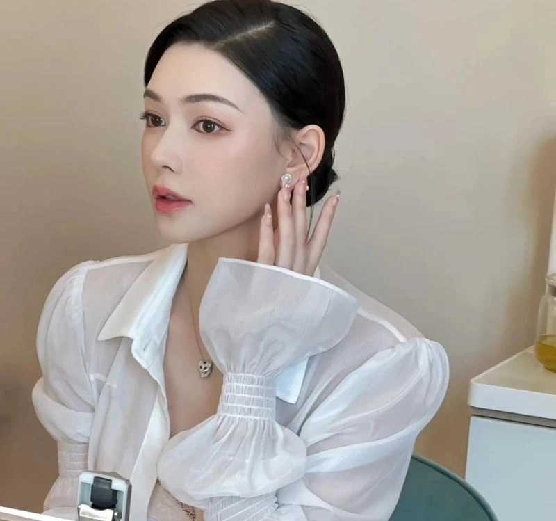 Contemporary Cartier Necklaces 217814