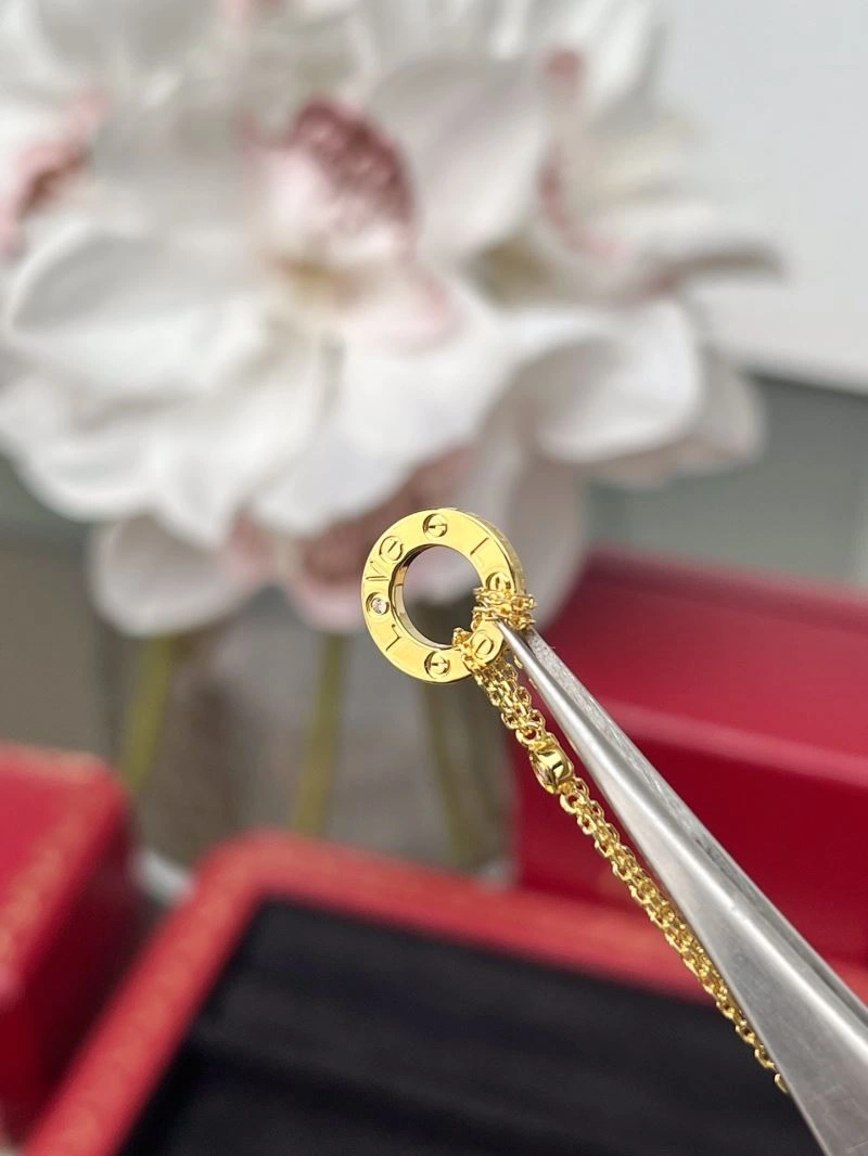 Neat Cartier Necklaces 217637