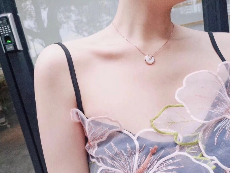 Effortless Cartier Necklaces 216969
