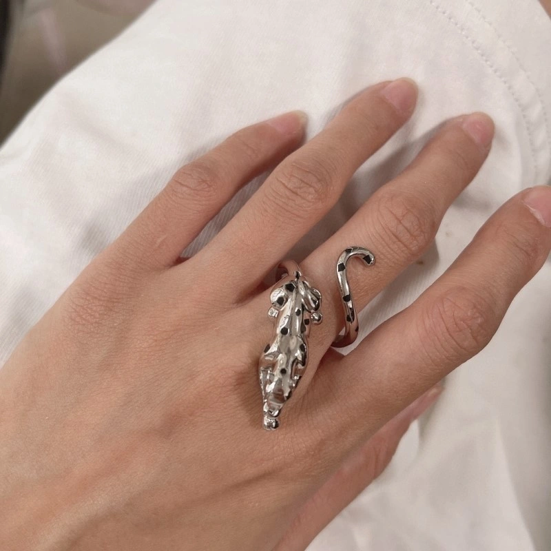 Sporty Cartier Rings 217056