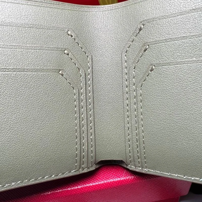Sleek Cartier Wallets Purse 38619
