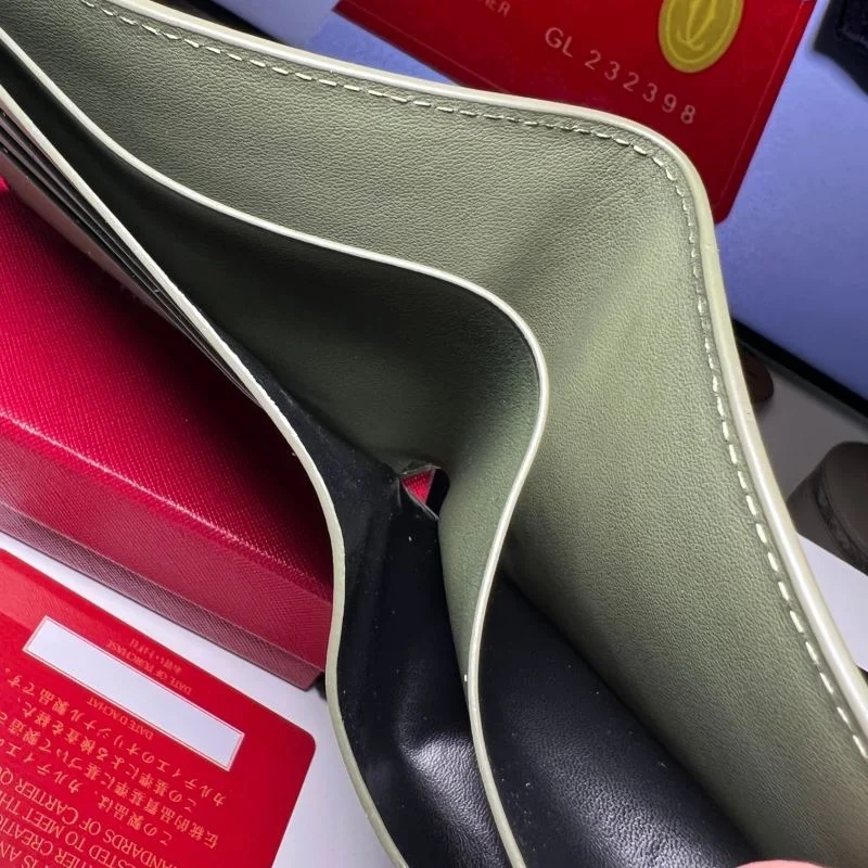 Sleek Cartier Wallets Purse 38619