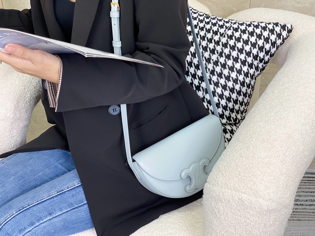 Bold Celine Besace Bags 94746