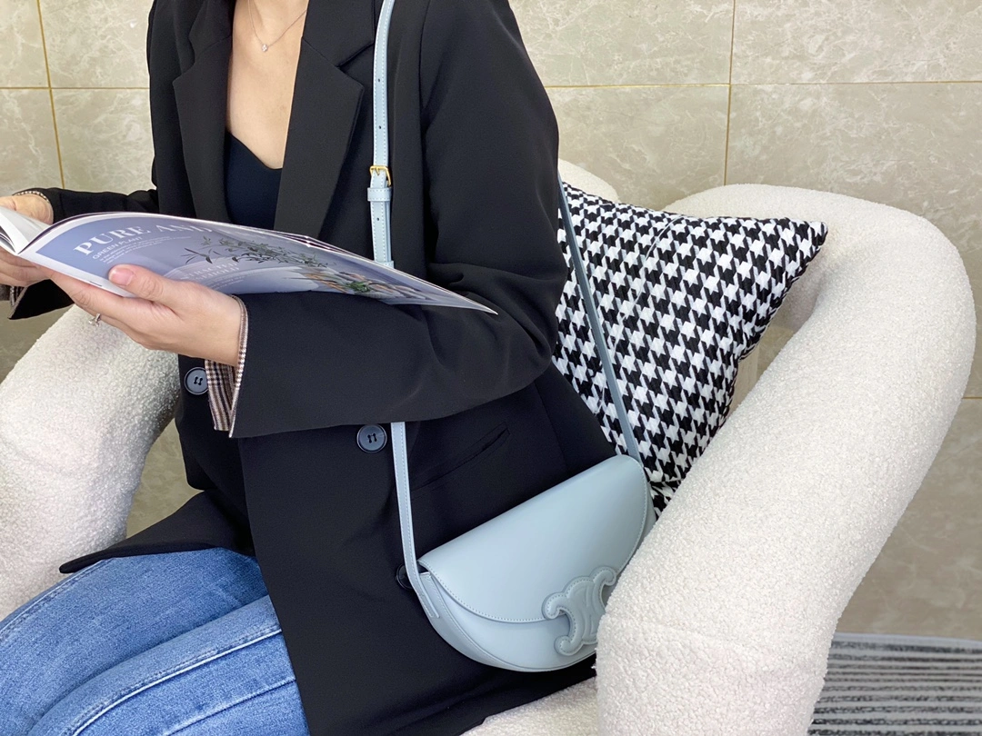 Bold Celine Besace Bags 94746