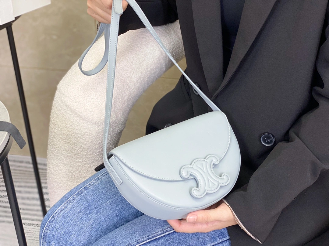 Bold Celine Besace Bags 94746