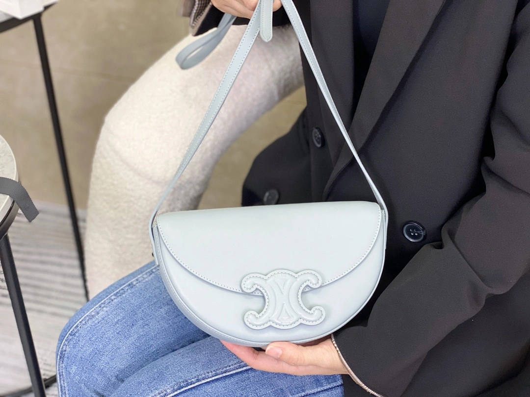 Bold Celine Besace Bags 94746