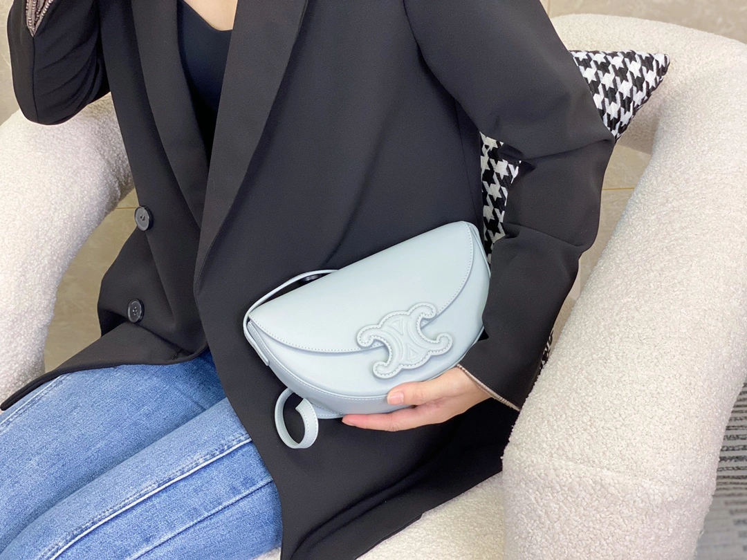 Bold Celine Besace Bags 94746