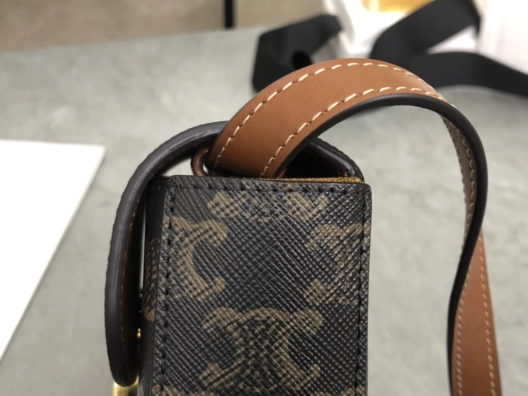 Comfortable Celine Besace Bags 94664