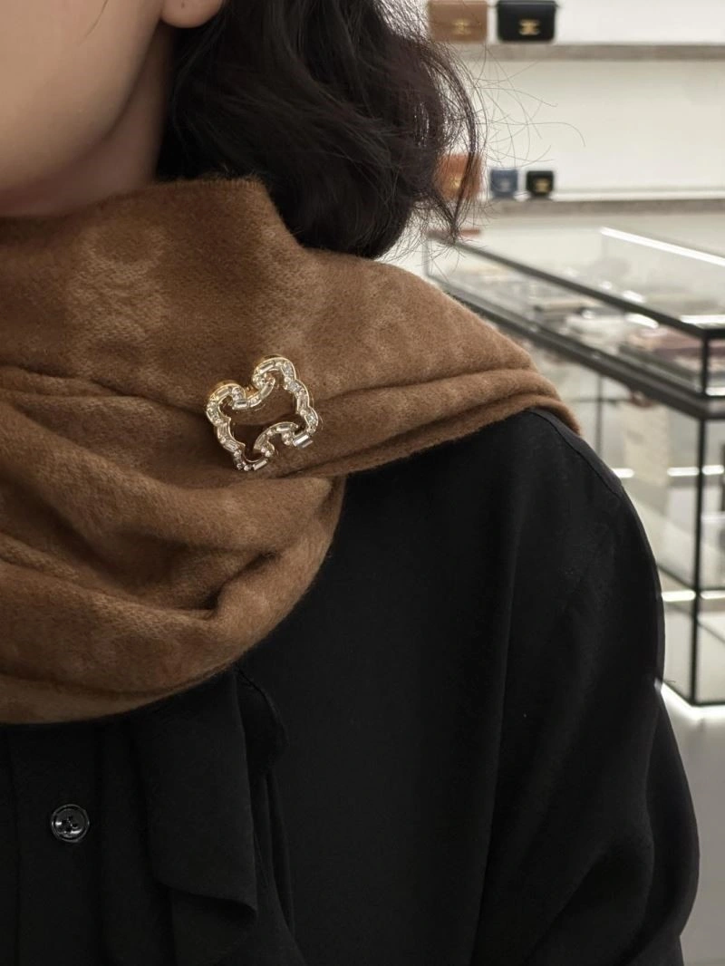 ZeroBulk Celine Brooches 218296