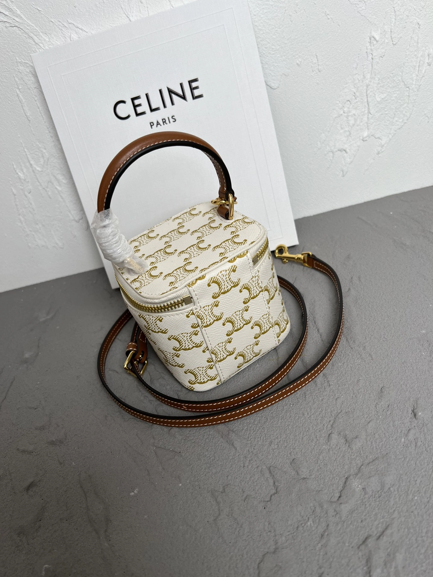 Celine Bucket Bags Reliable 78512