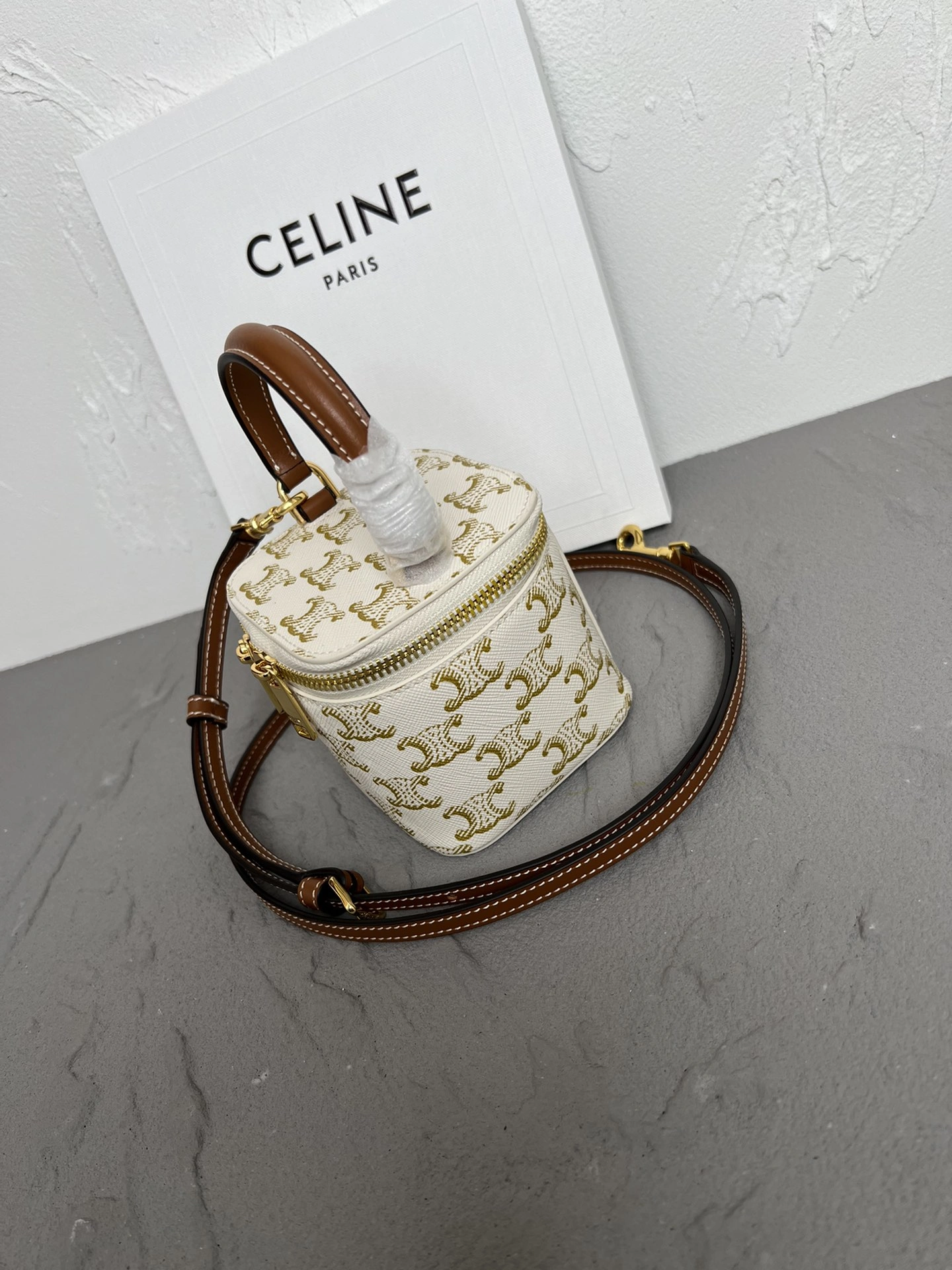 Celine Bucket Bags Reliable 78512