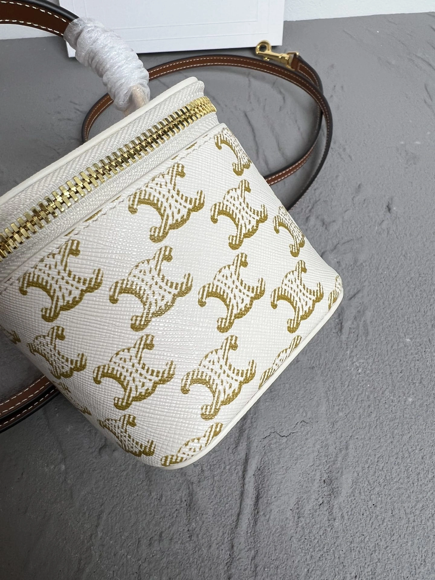 Celine Bucket Bags Reliable 78512