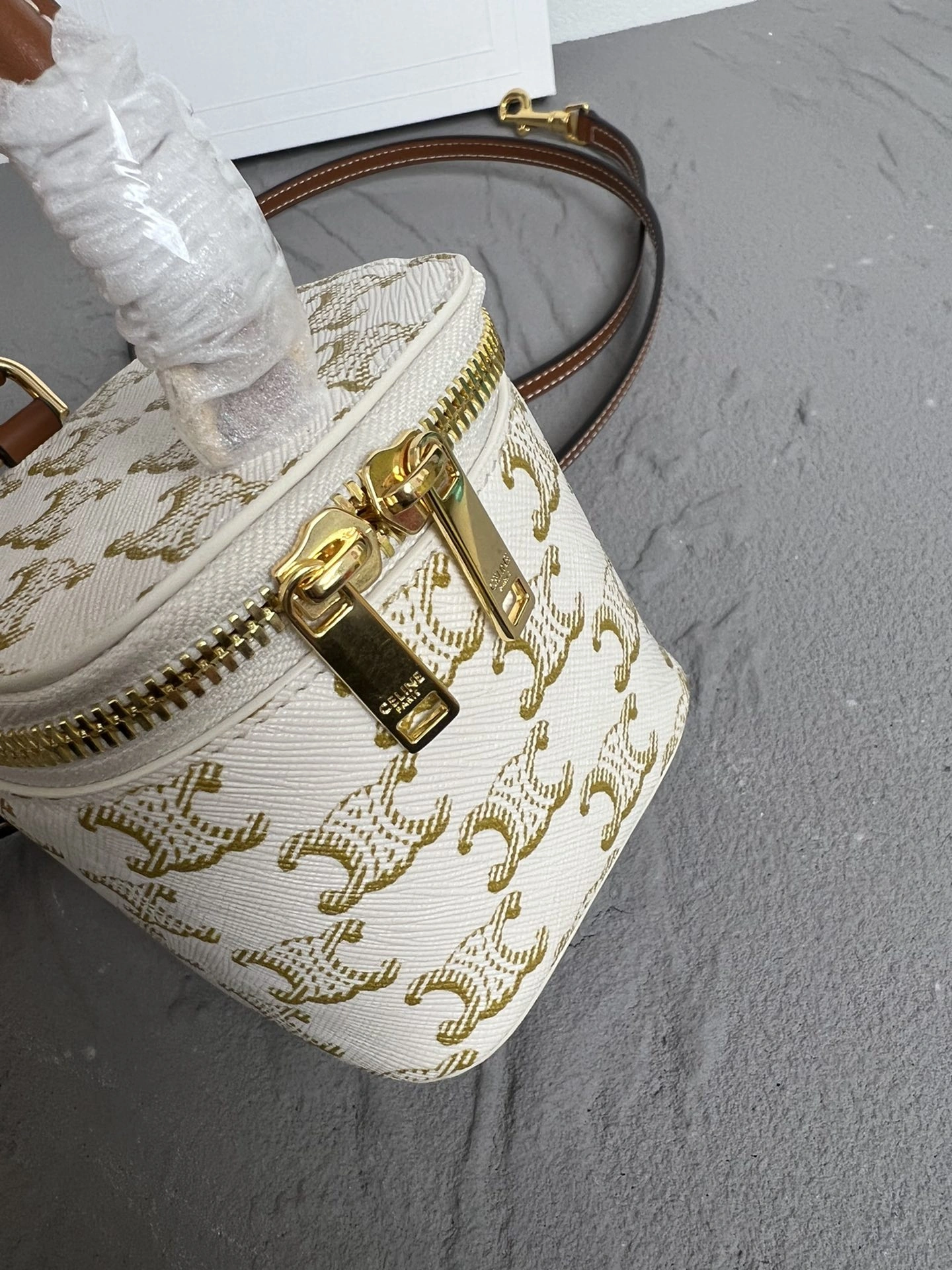 Celine Bucket Bags Reliable 78512