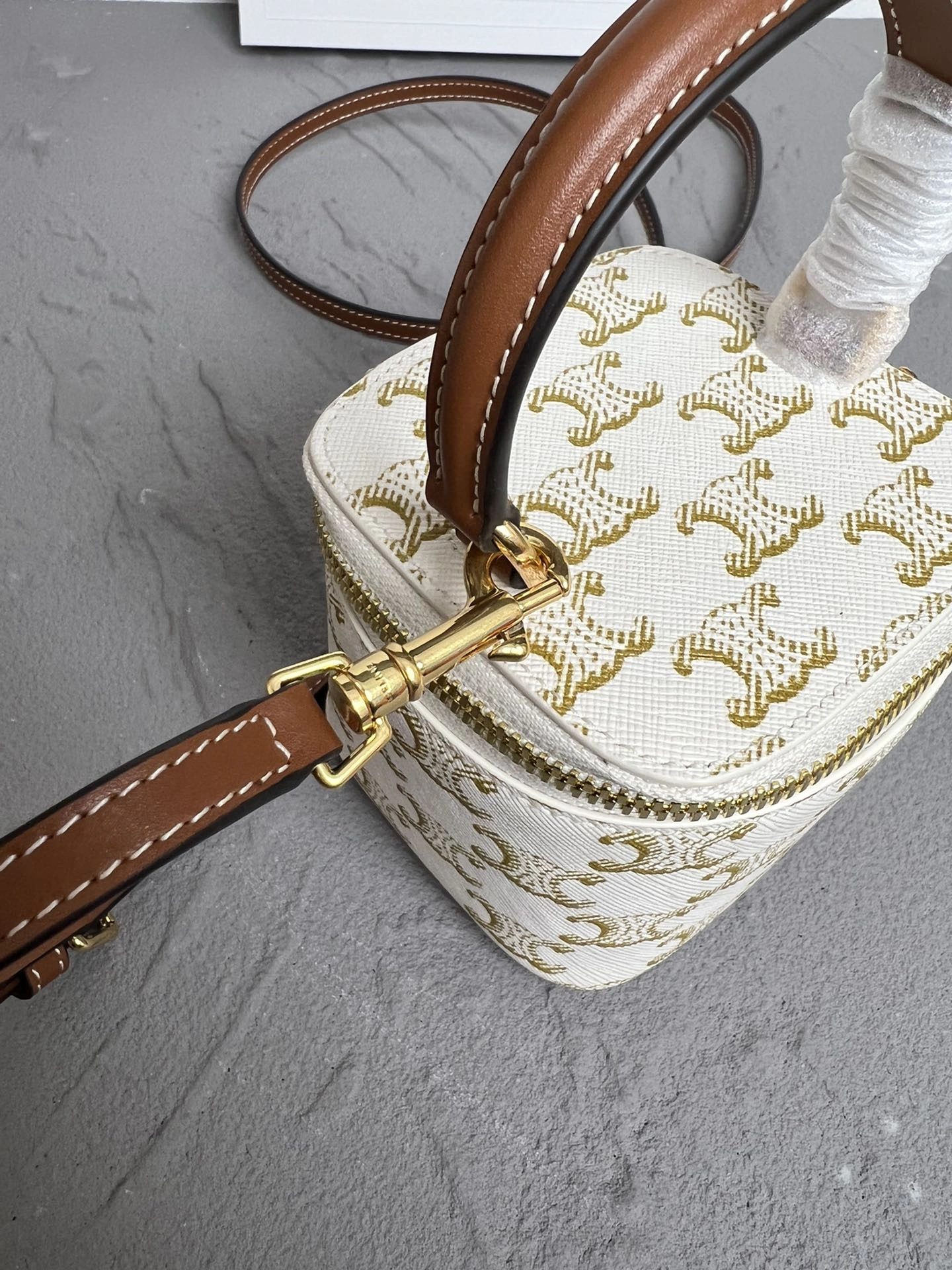Celine Bucket Bags Reliable 78512