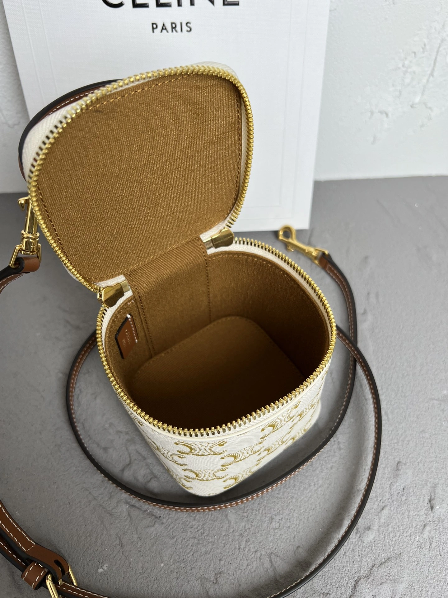 Celine Bucket Bags Reliable 78512