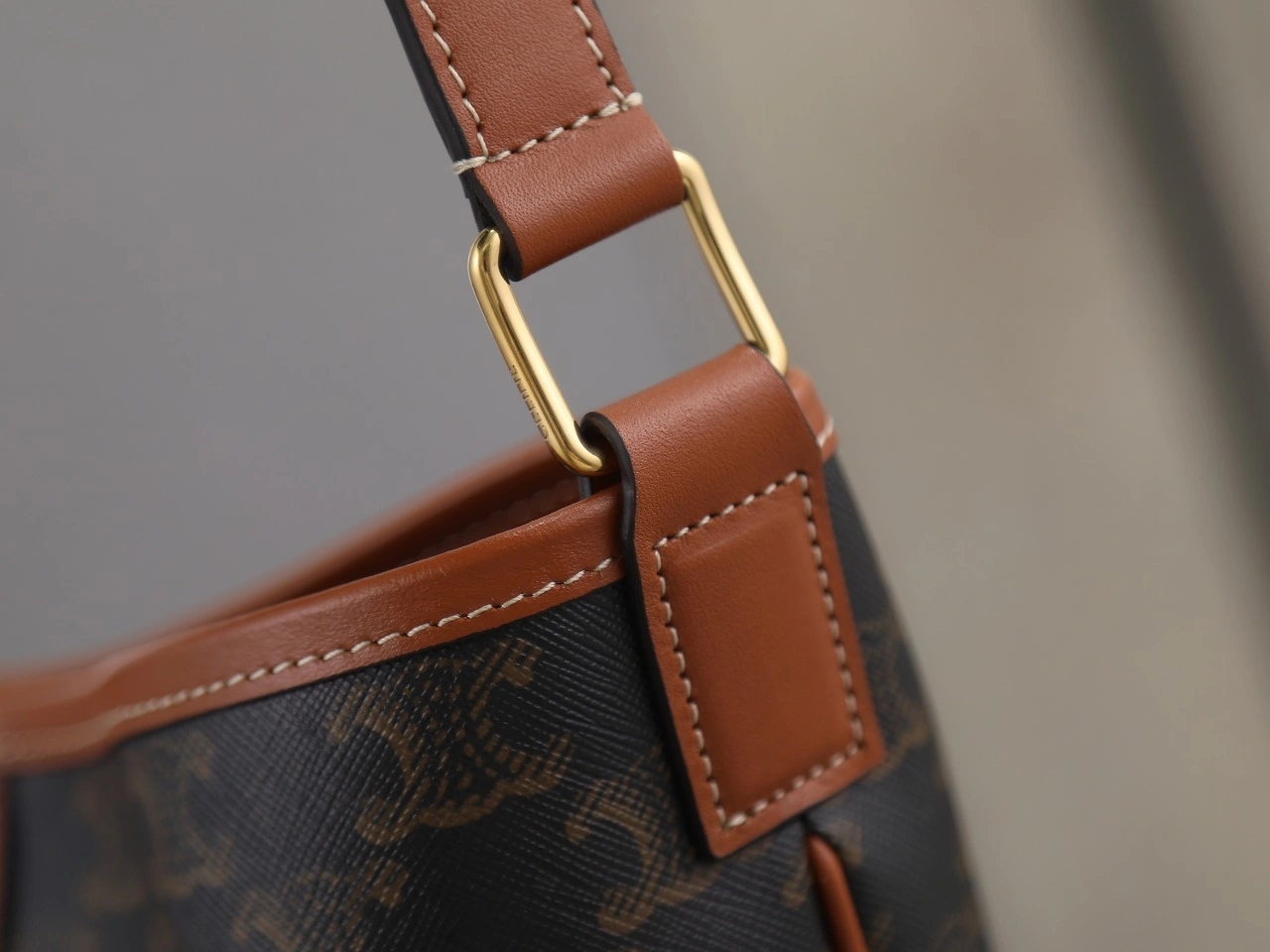 Tailored Celine Bucket Bags 78526