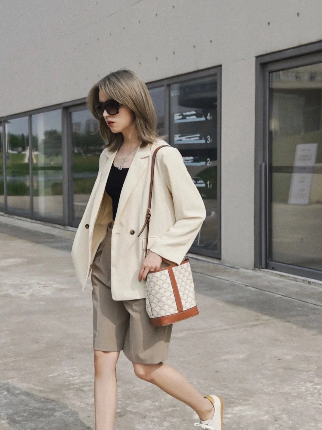 Sophisticated Celine Bucket Bags 78530