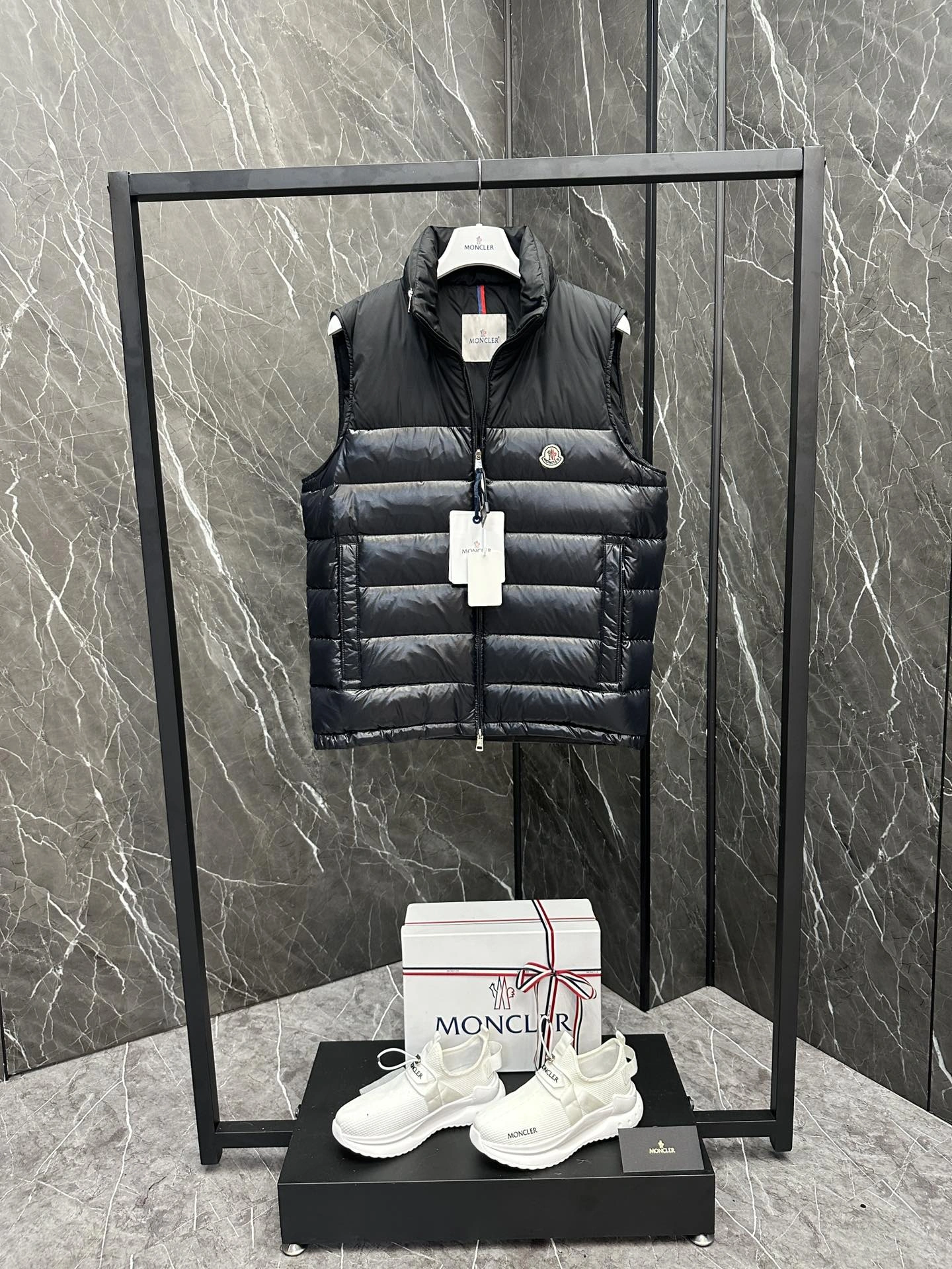 Celine Down Jackets Sophisticated 107558