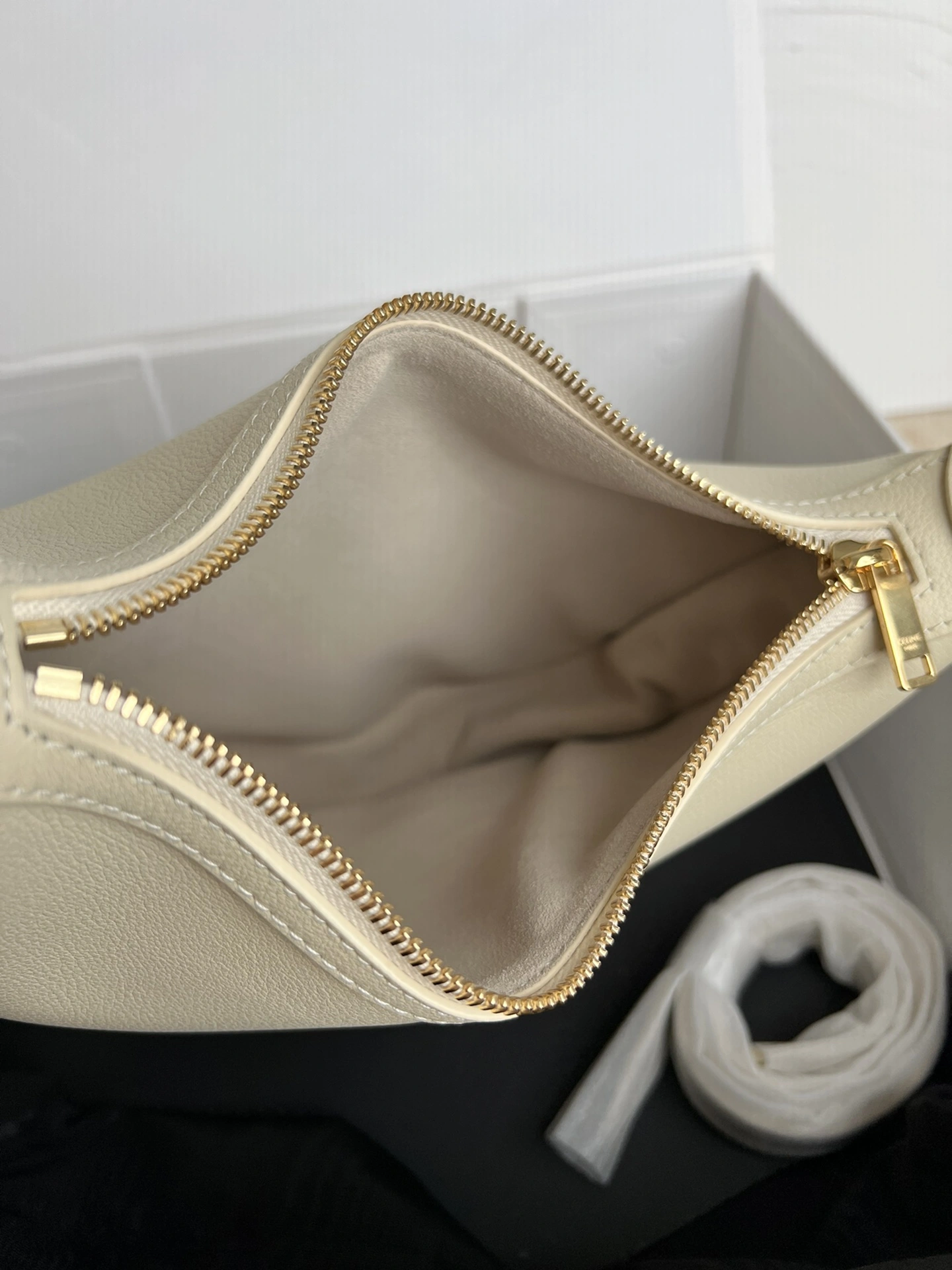 WellDesigned Celine Hobo Bags 71809