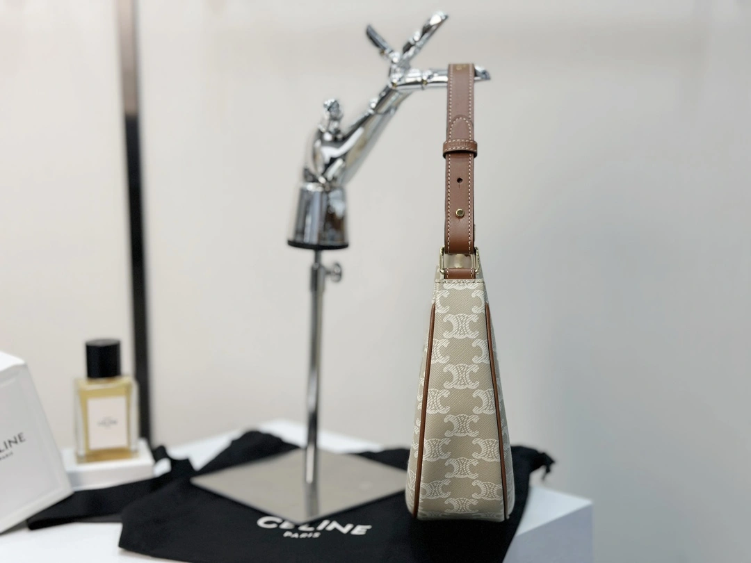 Celine Hobo Bags Sleek 94636