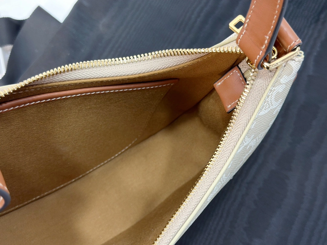 Celine Hobo Bags Sleek 94636