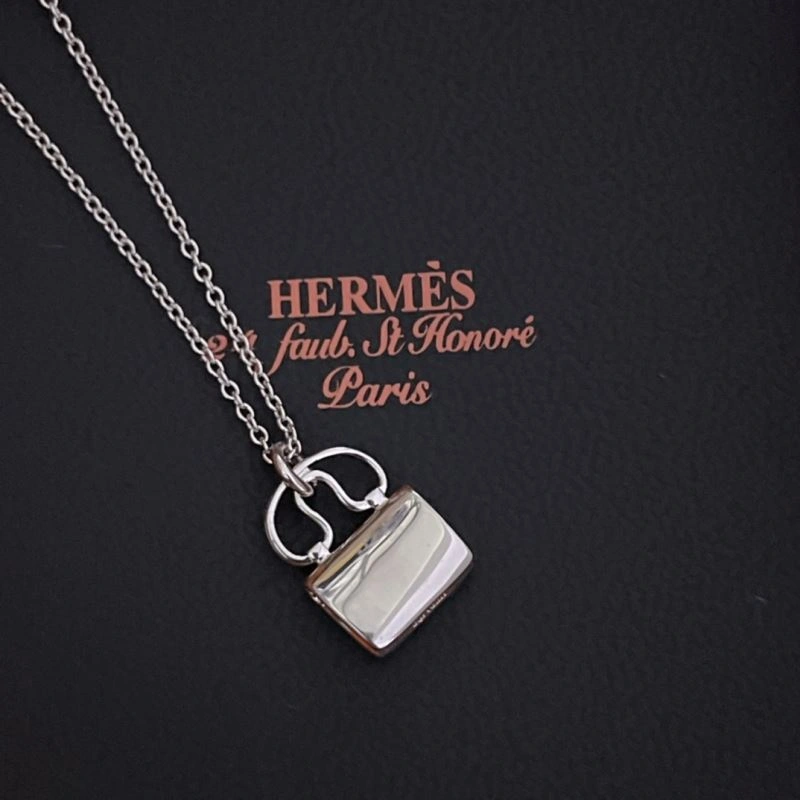 WellDesigned Celine Necklaces 218639