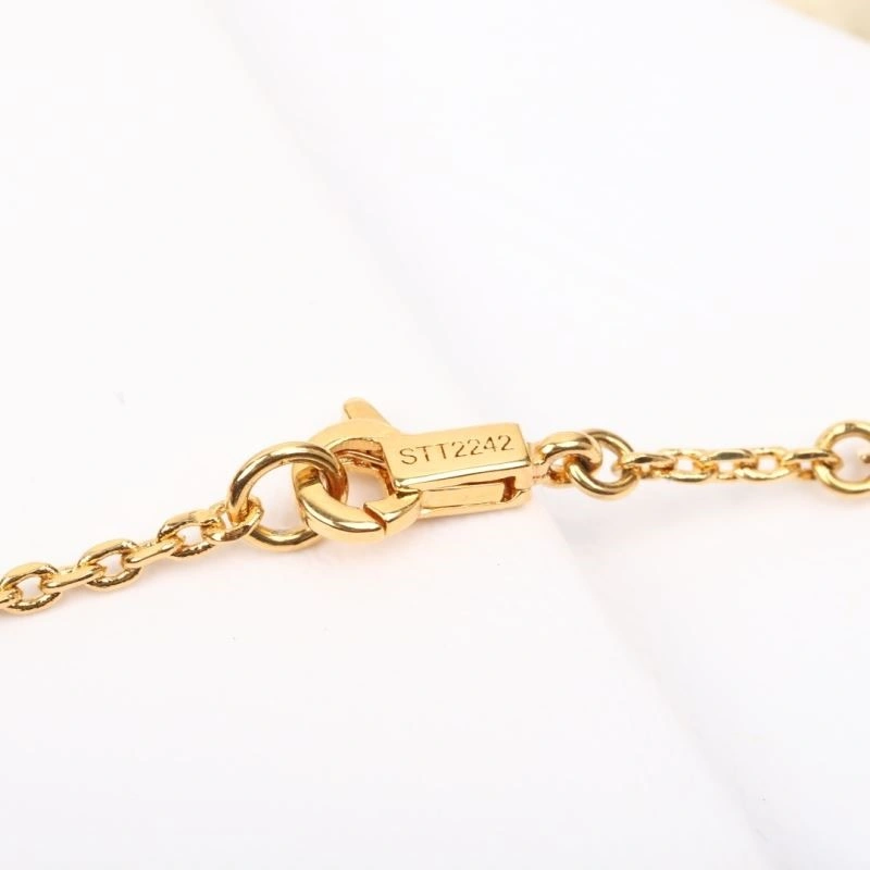 Celine Necklaces Elegant 218214