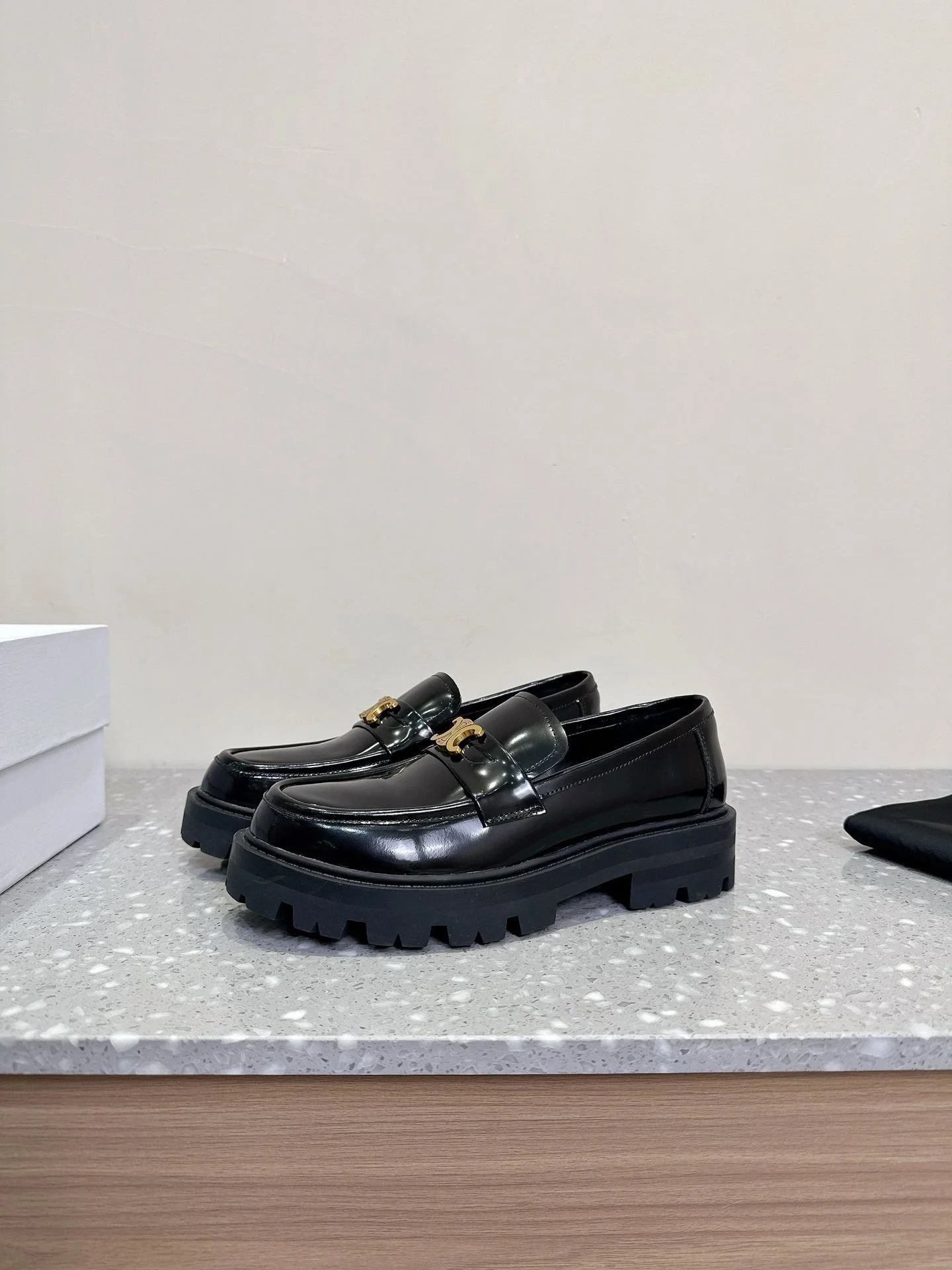 WrinkleFree Celine Shoes 8232