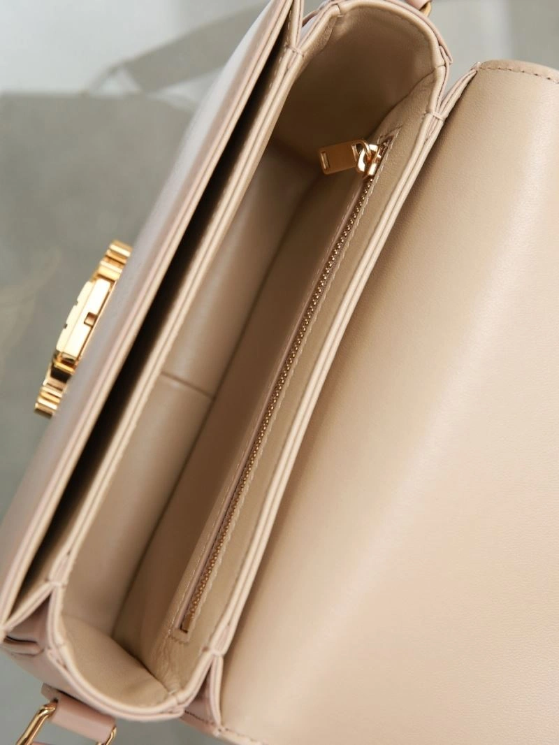 Breathable Celine Triomphe Bags 94732