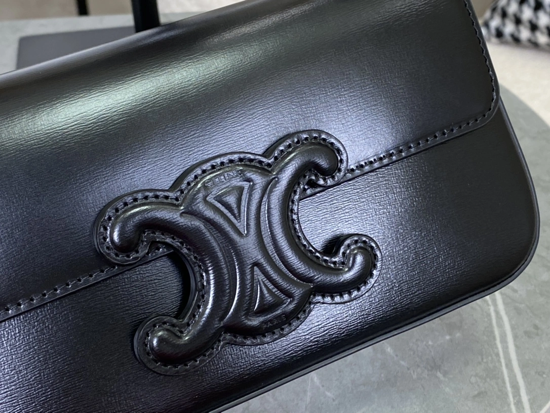 Effortless Celine Triomphe Bags 94510