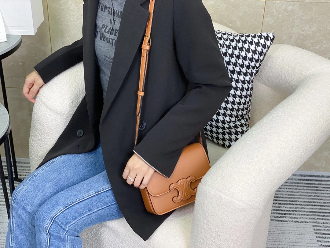 EyeCatching Celine Triomphe Bags 94509