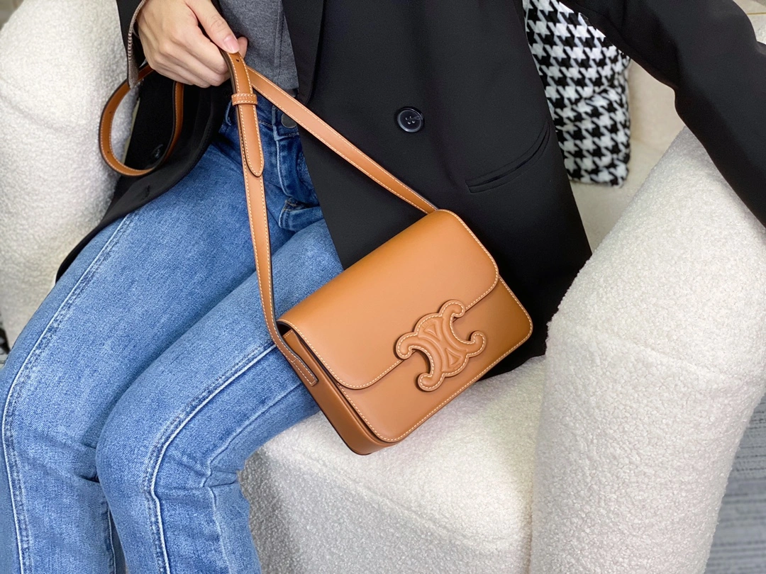 EyeCatching Celine Triomphe Bags 94509
