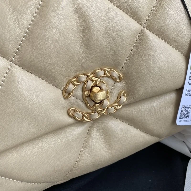 Unisex Chanel 19 Bags 53745