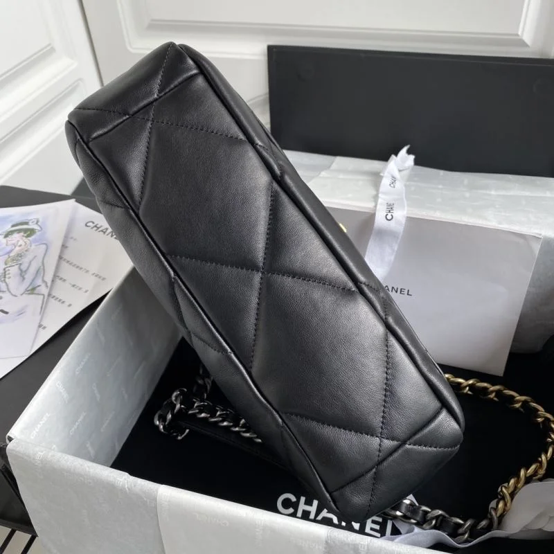 Chanel 19 Bags Trendsetting 53740