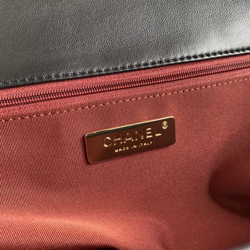 Chanel 19 Bags Trendsetting 53740