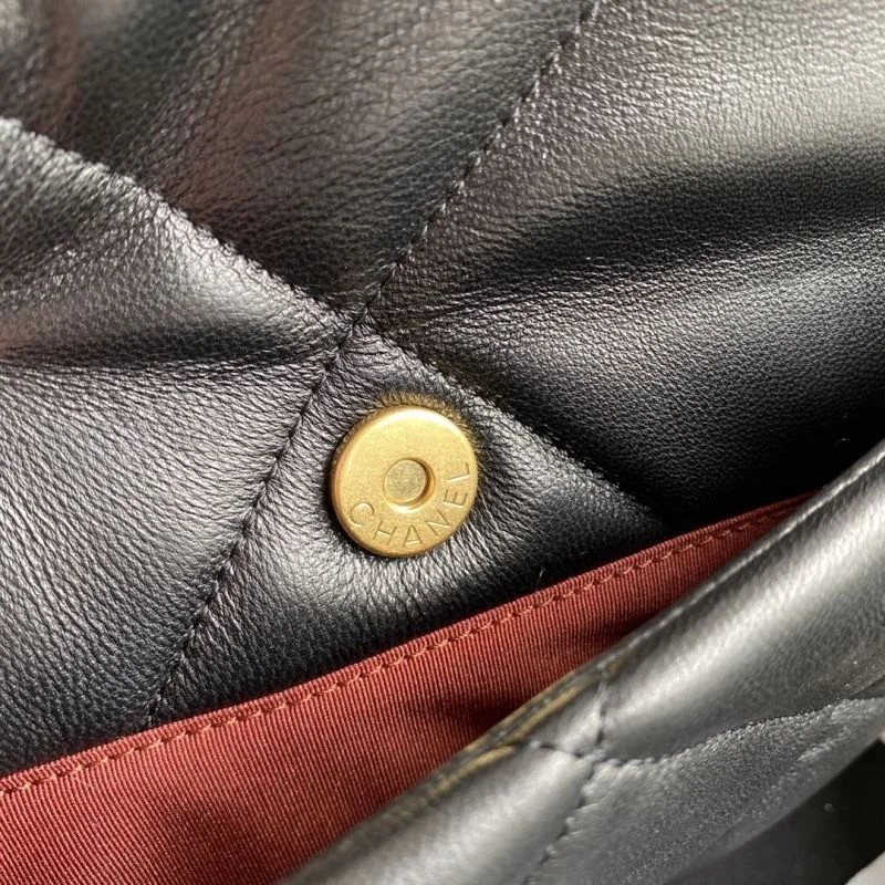 Chanel 19 Bags Trendsetting 53740