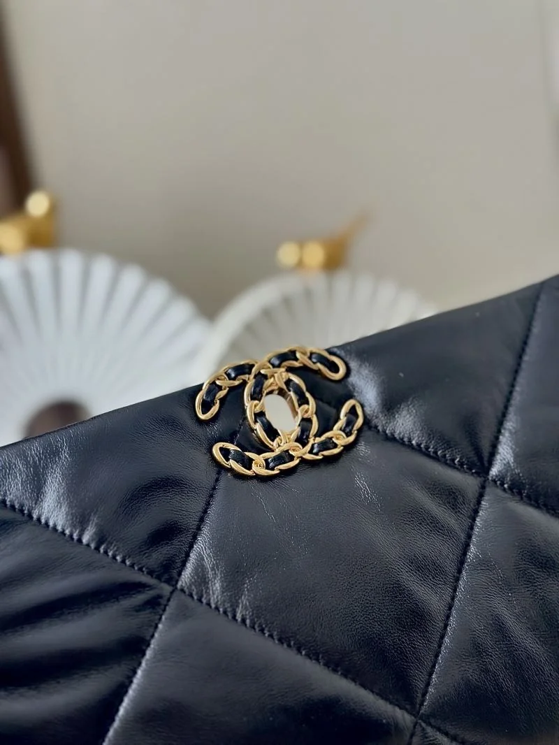 Chanel 19 Bags FashionForward 53738