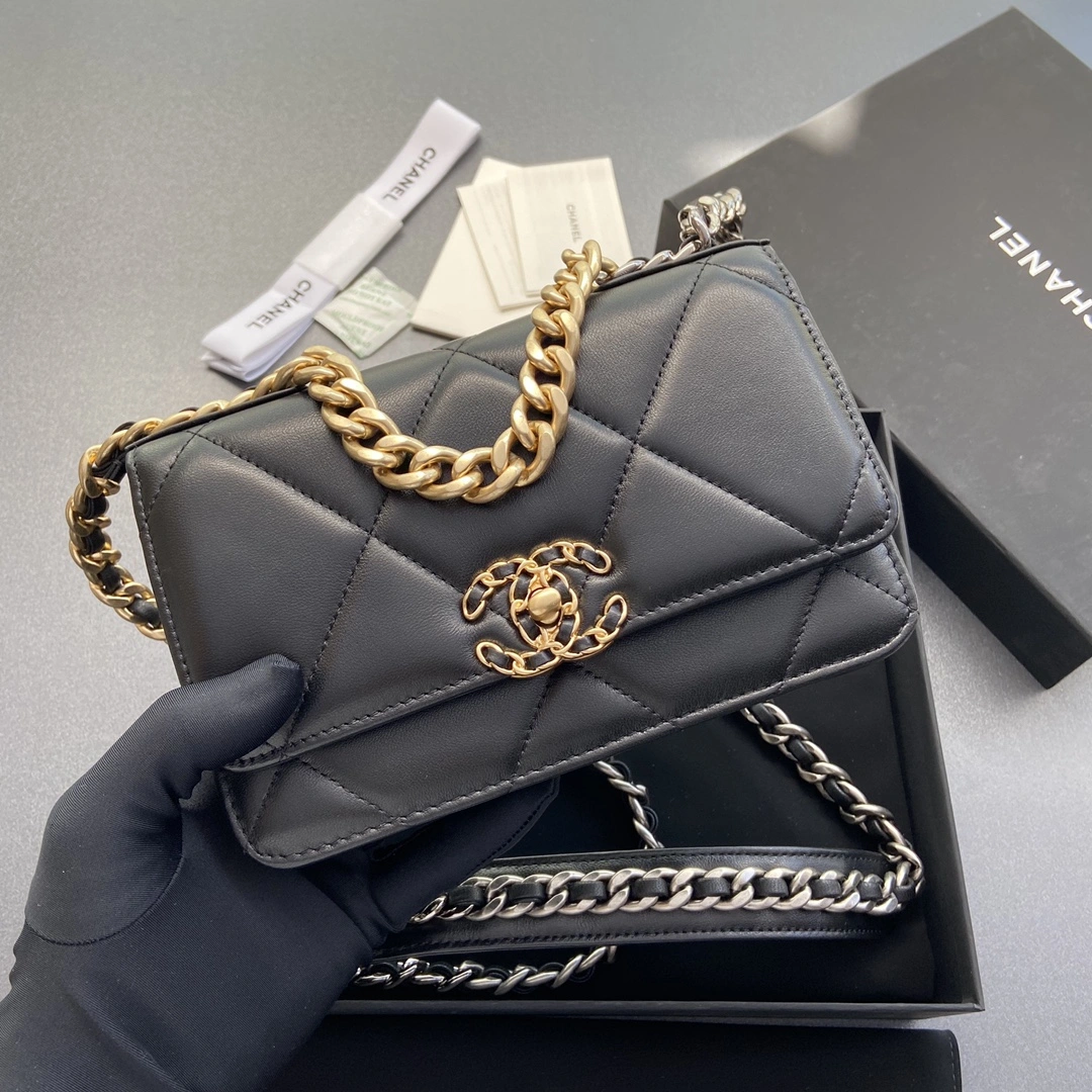 Chanel 19 Bags Elegant 56657