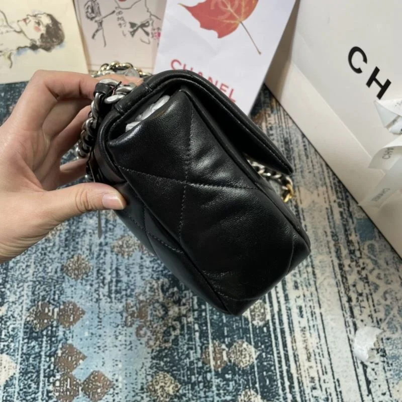 Chanel 19 Bags SunProtective 55615