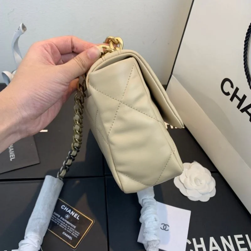 Chanel 19 Bags Neat 55585