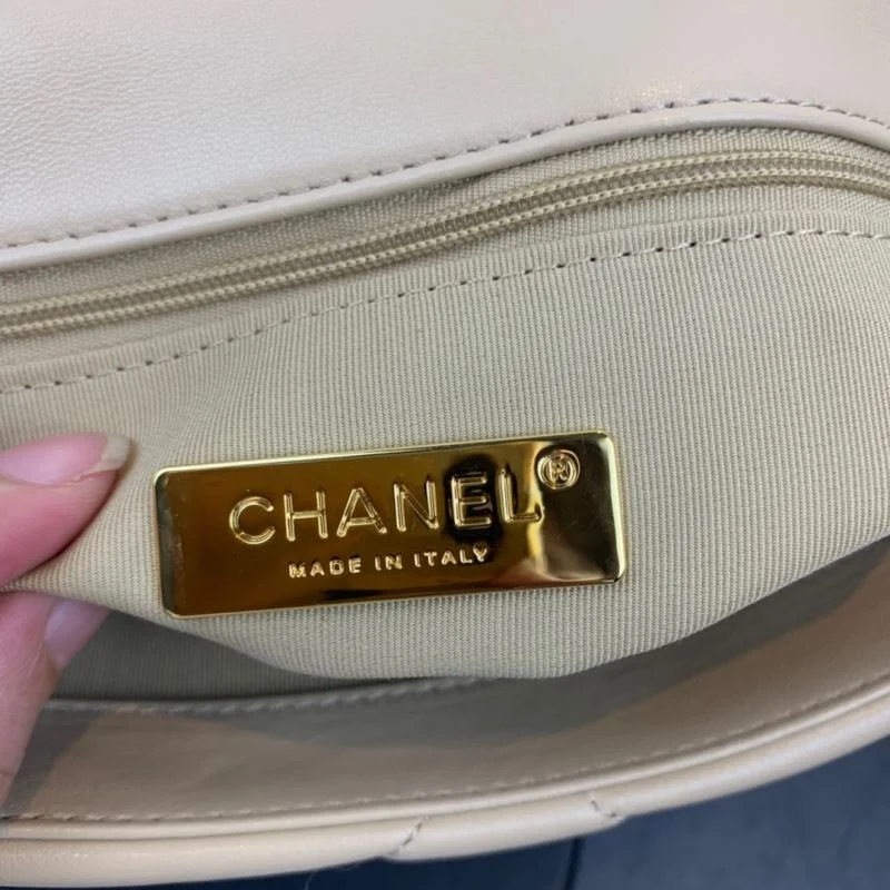 Chanel 19 Bags Neat 55585