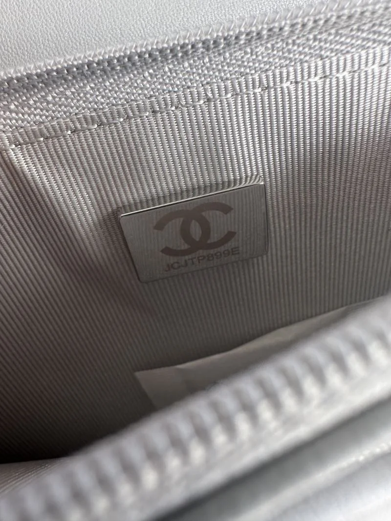 Flexible Chanel 19 Bags 55570