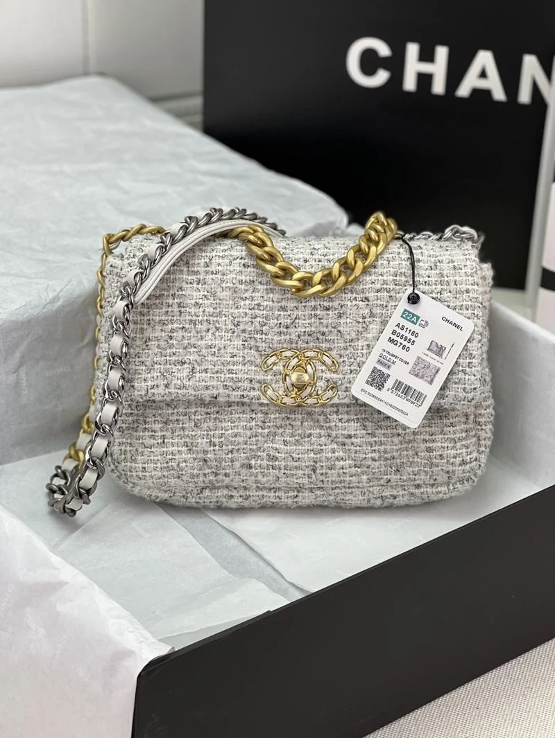 Chanel 19 Bags Effortless 55555