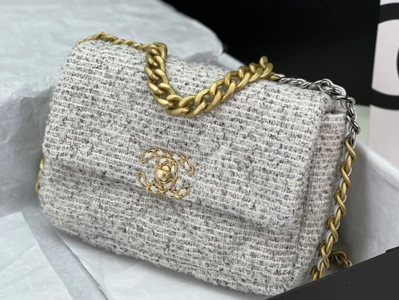 Chanel 19 Bags Effortless 55555