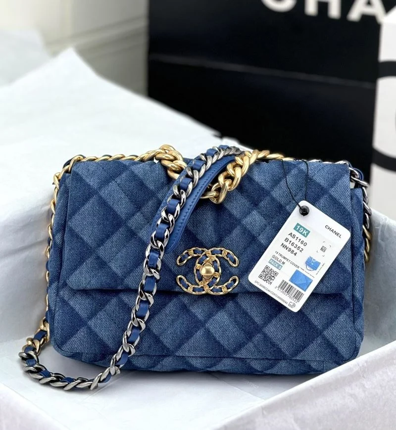 Chanel 19 Bags Sophisticated 55620
