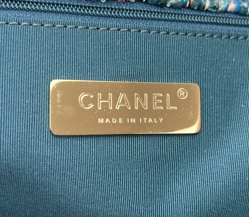 ZipUp Chanel 19 Bags 55550
