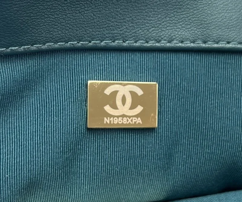 ZipUp Chanel 19 Bags 55550