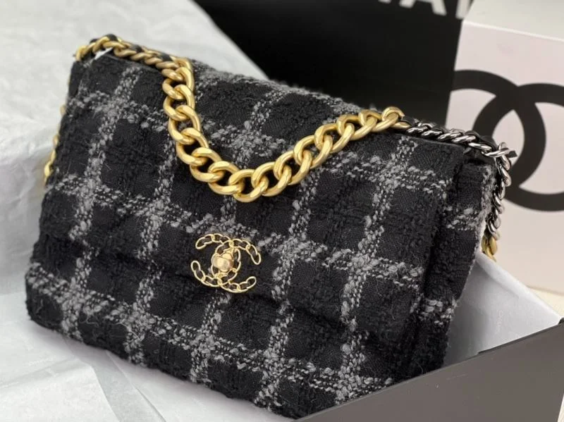 RelaxedFit Chanel 19 Bags 55575